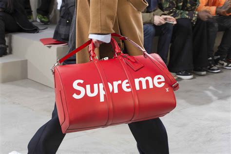 louis vuitton x supreme outlet.